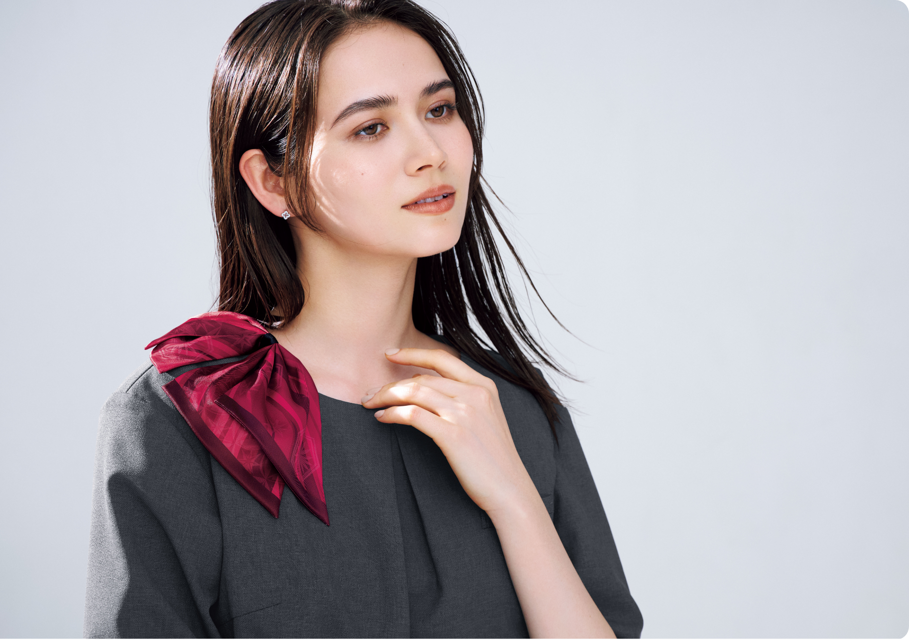 Kasaneシリーズファーストビュー女性の横顔